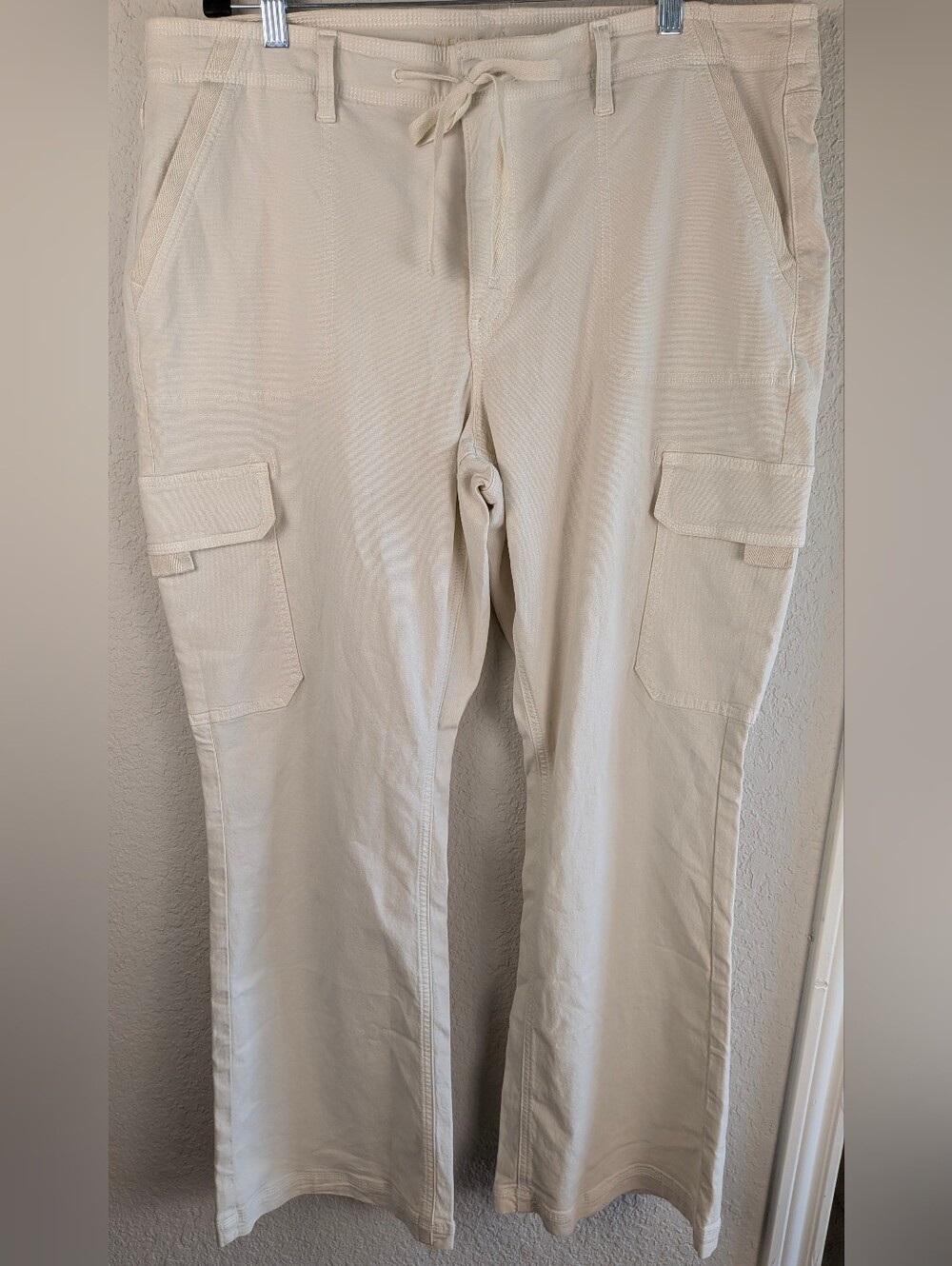 NWT American Eagle Cargo Pants Size 18 Off-White Stretch Cotton Blend Casual